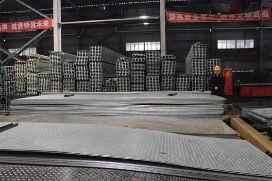 1250 mm szerokość płytka z galwanizowanym wzoru walcowana na gorąco dostosowywalna do kontenera i statku