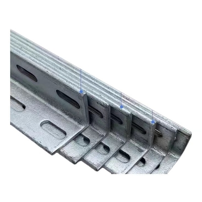 Q195-Q420 Seria 25*25*4mm-200*200*10mm Stal równoboczna pod kątem ciepłym z otworem
