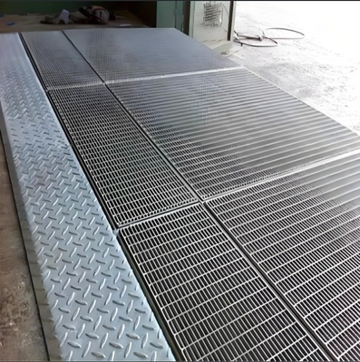 1m x 1m Stalowe grillowanie gołębia grill podłogowy z 50mm krzyżowym paskiem bar Pitch Industrial Design