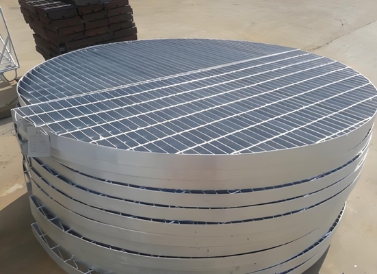 1m x 1m Stalowe grillowanie gołębia grill podłogowy z 50mm krzyżowym paskiem bar Pitch Industrial Design